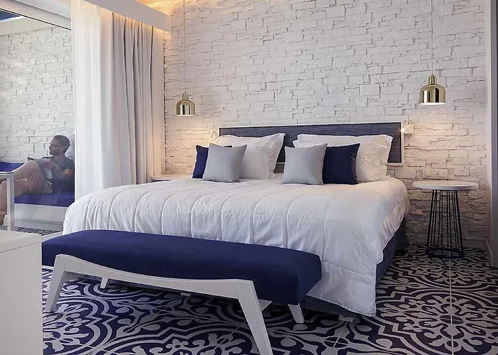 منتجع Robinson Daidalos