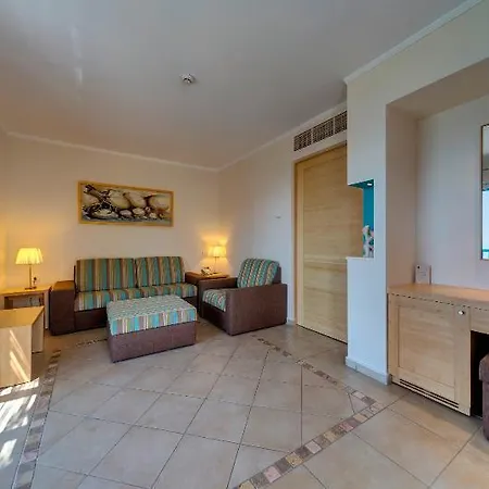 Robinson Daidalos 4*